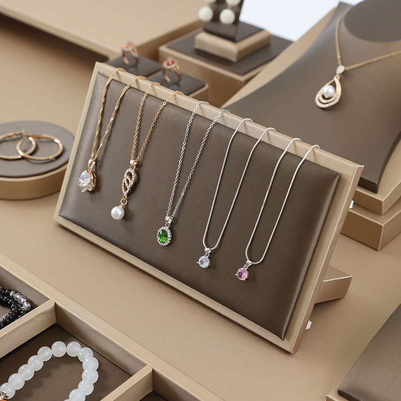 茶色のPUレザー製ブレスレットディスプレイラック、ジュエリー - Jewelry And Watches Exhibition のレビューと価格