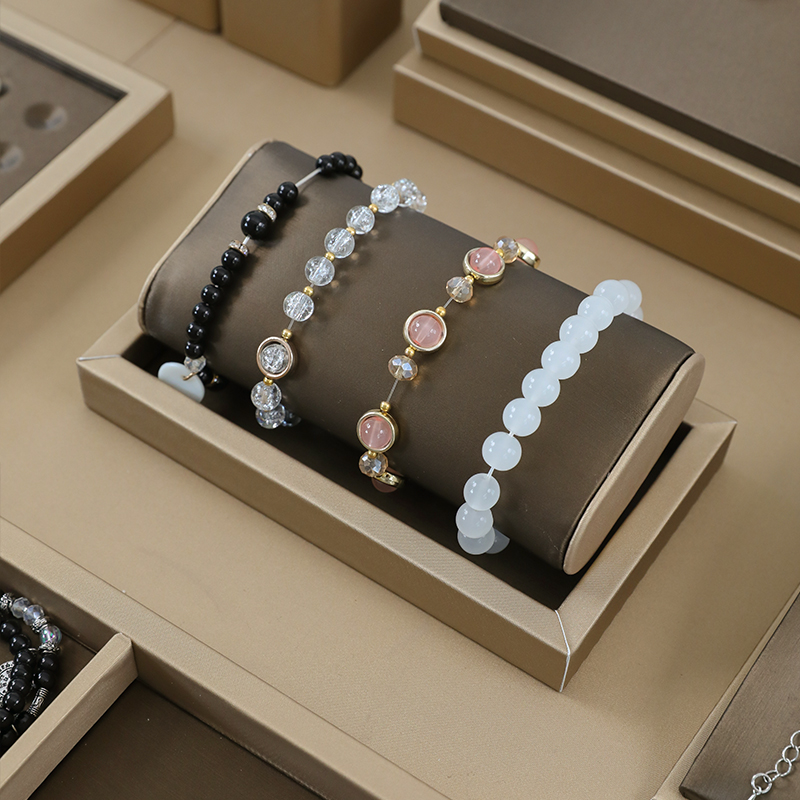 茶色のPUレザー製ブレスレットディスプレイラック、ジュエリー - Jewelry And Watches Exhibition のレビューと価格